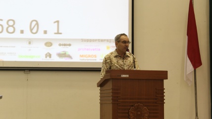 Duta Besar Swiss untuk indonesia membuka simposium inisiatif warga dalam seni dan sains.jpg